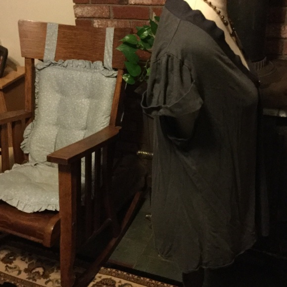 SALE! Banana Republic Grey V Neck Top 😍 - Picture 3 of 4