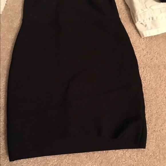 Bcbg form fitting skirt