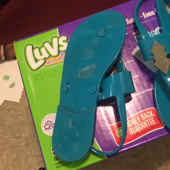 BCBG SANDLE - Picture 3 of 4