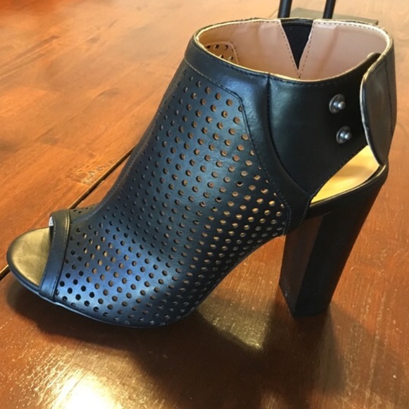 Last pair! 😱 (Size 10) ‼️Clearance‼️ - Picture 2 of 4