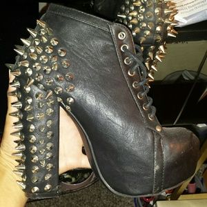 Vintage brand spiked black ankle booties