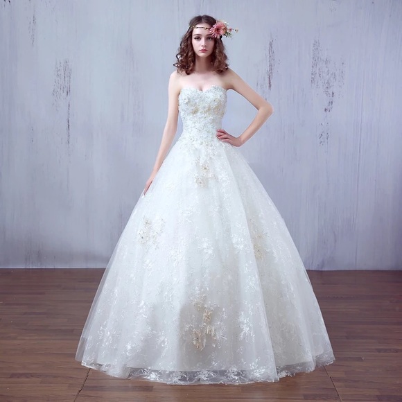 Romantic wedding gown
