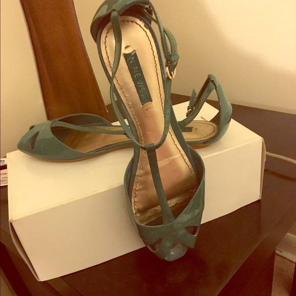 "Pop" color Spring/Summer Sandal!