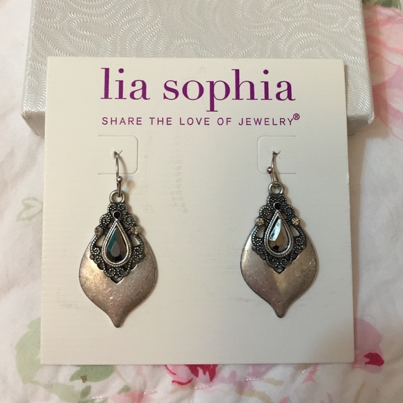 Lia Sophia earrings!