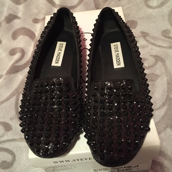 🚫SOLD ON Ⓜ️🚫 Steve Madden Studded Flats - Picture 2 of 4
