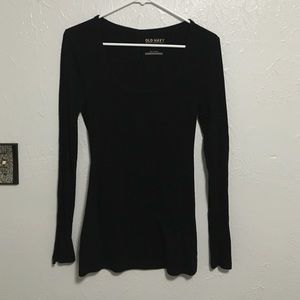 Long black ribbed scoopneck tee