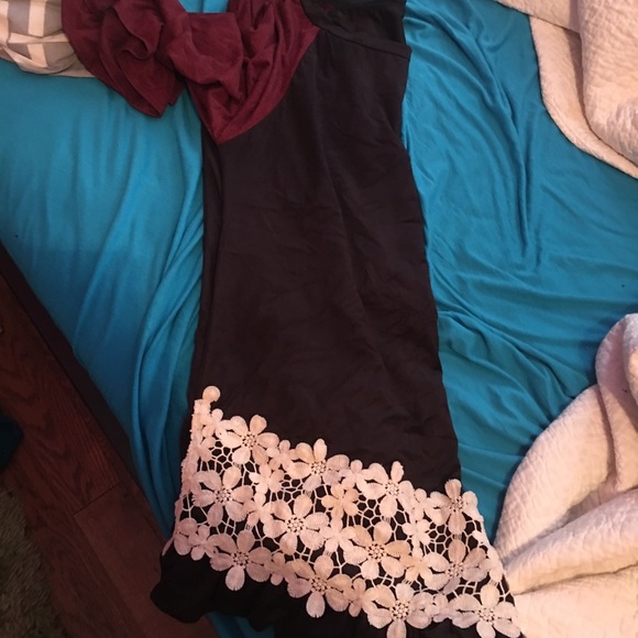 Dress - Picture 3 of 3