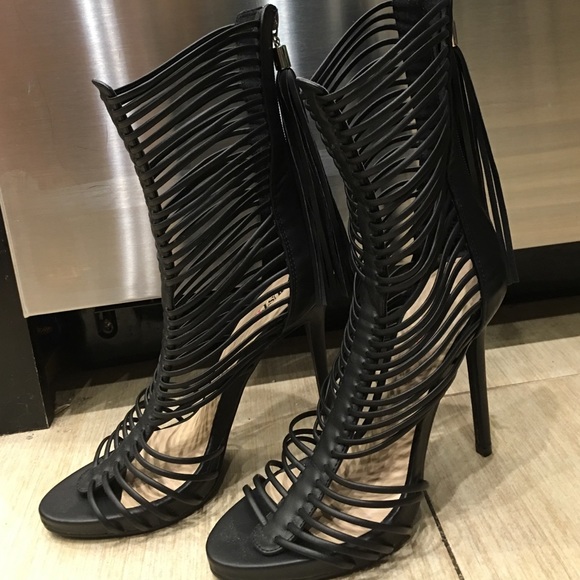 JustFab strappy fringed black 5" heel - Picture 2 of 4