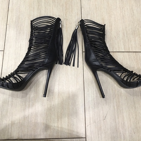 JustFab strappy fringed black 5" heel - Picture 3 of 4