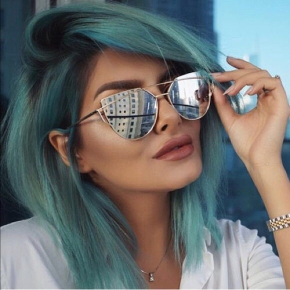 Price Drop!❤️ Black Celeb Sunglasses - Picture 3 of 4