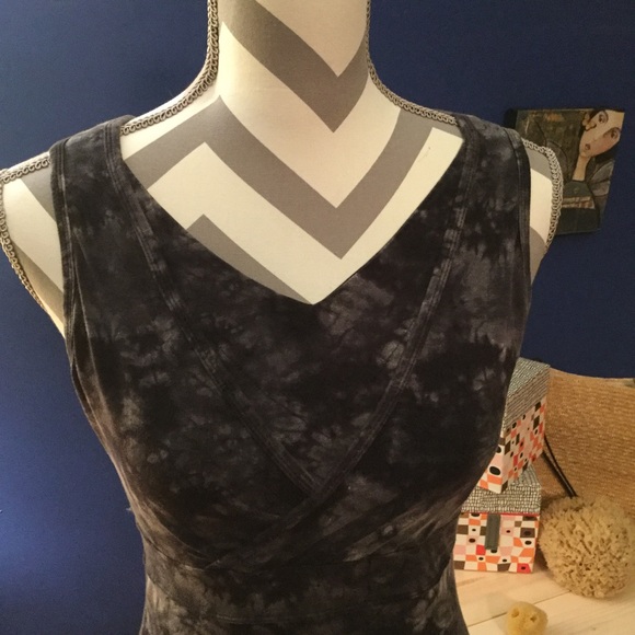 Structured Yoga Tank - Picture 2 of 4