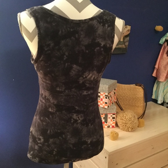Structured Yoga Tank - Picture 3 of 4