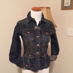 Old Navy fitted denim jacket. Size S.