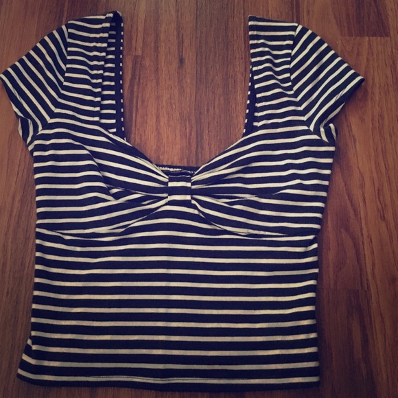 A&F crop top