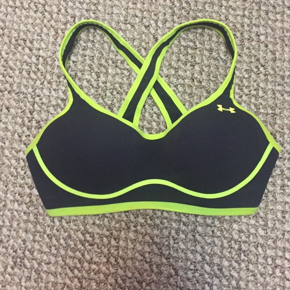 TAKING OFF TONIGHT! Under Armour sports bra