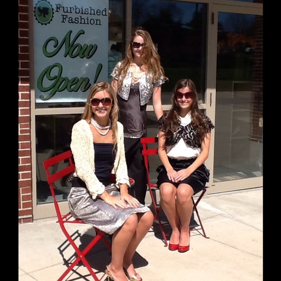 Meet your Posher, Furbished - Picture 3 of 3