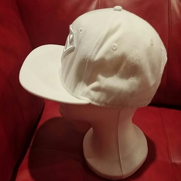 Super Man Cap - Picture 2 of 4