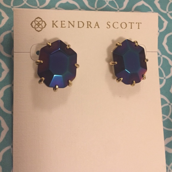 Morgan Studs Black Iridescent