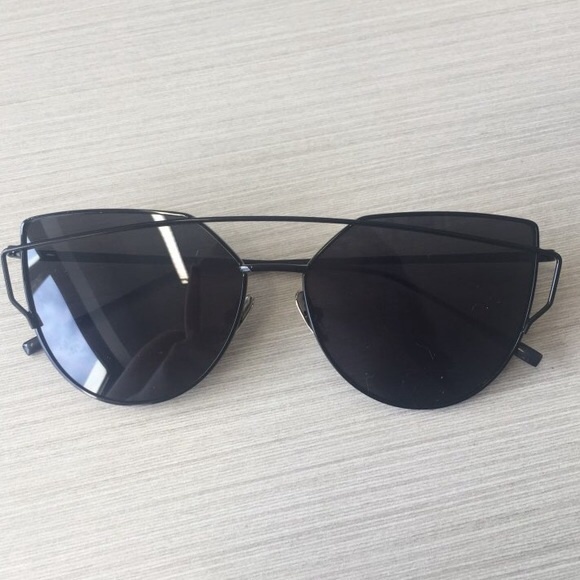 1 Left! Price Drop!❤️$15 Black Aviator Sunglasses - Picture 2 of 4