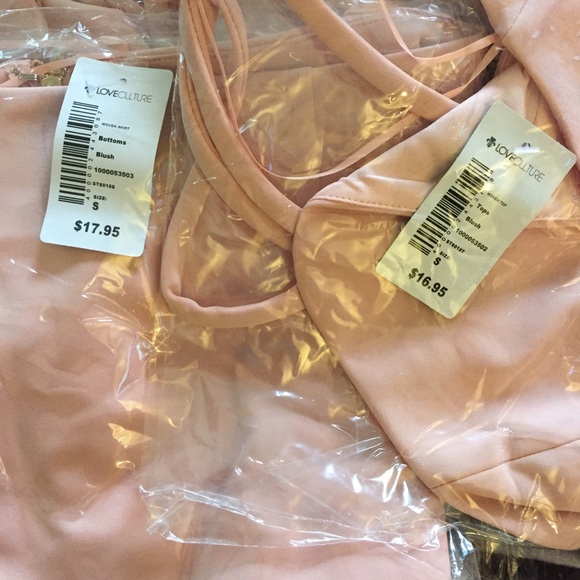 NWT large (last one!!) 2pc blush skirt set - Picture 4 of 4