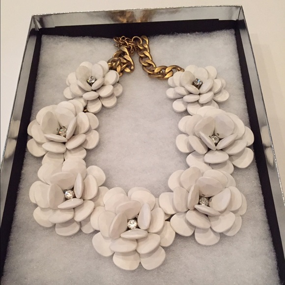 Jcrew white wood flower necklace