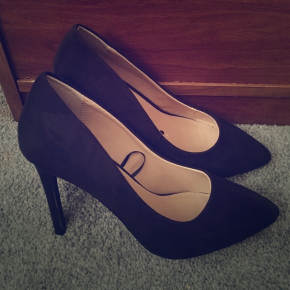 Heels - Picture 1 of 3