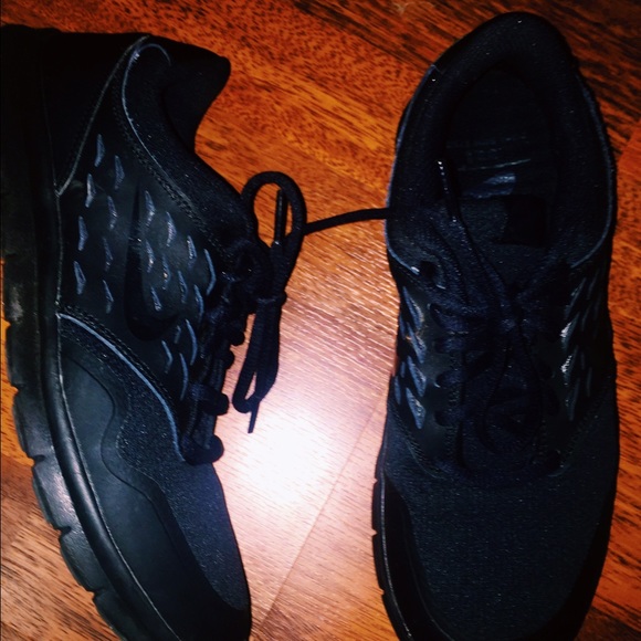 Black Nike's