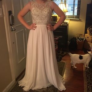 BEAUTIFUL PROM DRESS/EVENING GOWN