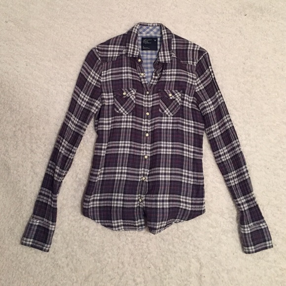 American eagle plaid long sleeve button down