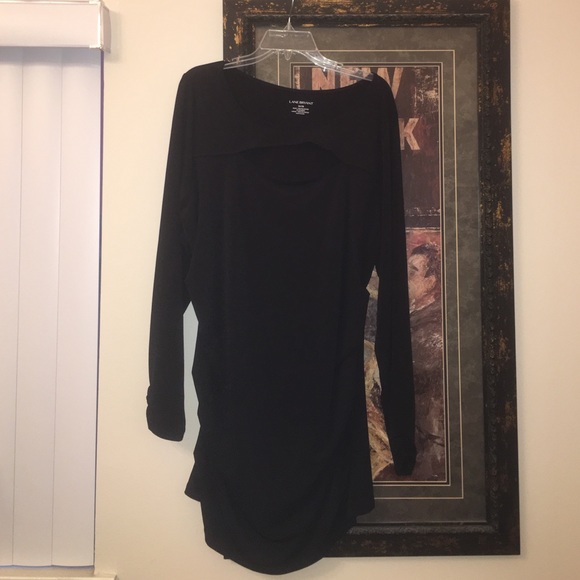 Long sleeve black key hole shirt.