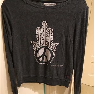 very soft and comfortable shirt!!