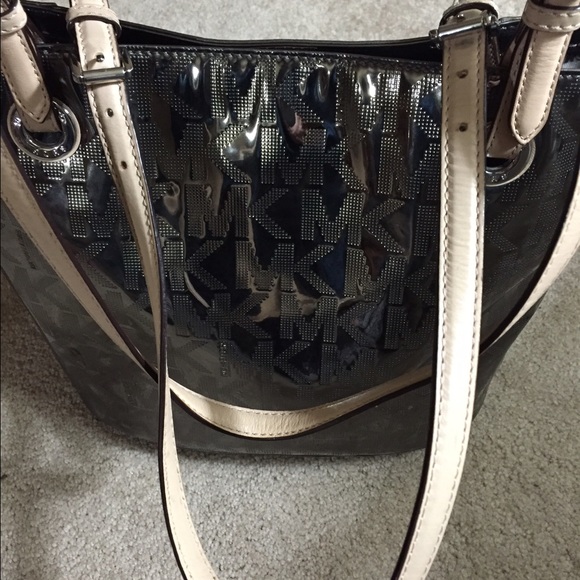 MK large tote in great condition - Picture 1 of 4