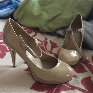 Creaming/tanish color heels