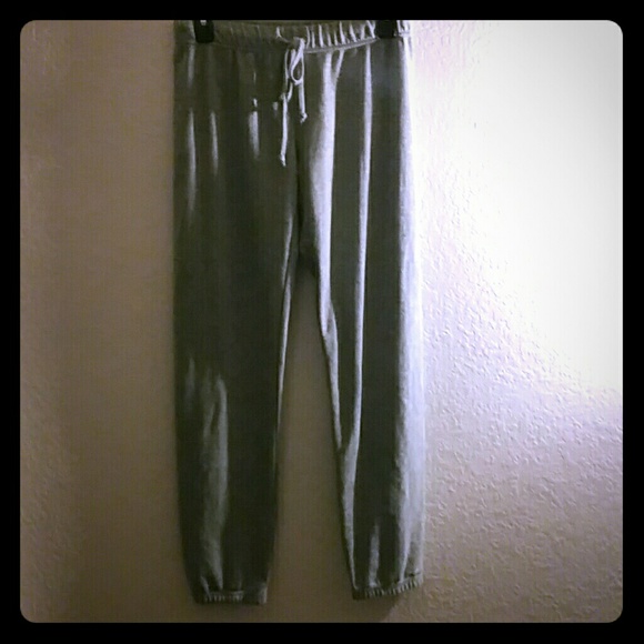 Gray cinched bottom sweat pants