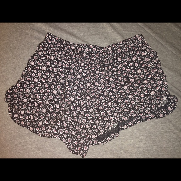 SOLD IN BUNDLE Brandy Melville Shorts W Pockets - Picture 1 of 3