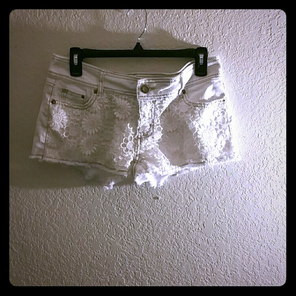 White lace front shorts - Picture 1 of 2