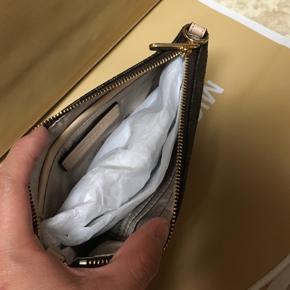 Michael kors wristlet brown - Picture 3 of 4