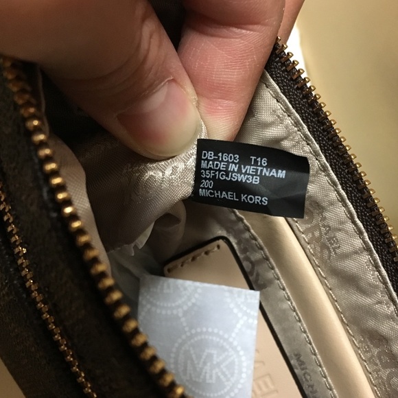 Michael kors wristlet brown - Picture 4 of 4