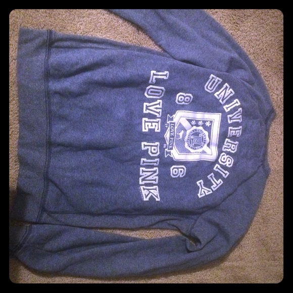Size M Victoria Secret Pink University pull over.