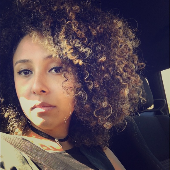 Meet your Posher, Gabriela - Picture 2 of 3