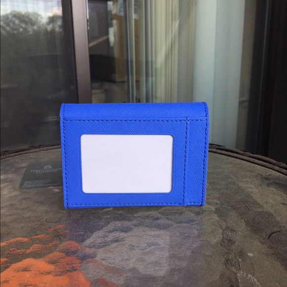 (SOLD)Kate Spade Scallop Darla - Picture 2 of 4