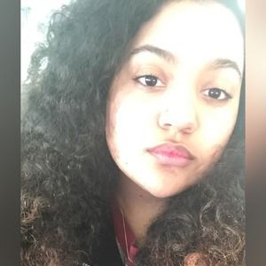 Meet your Posher, Chloe