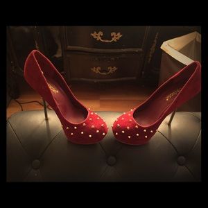 SUPER CUTE spiked gold and Burgundy pumps💛❤️✨