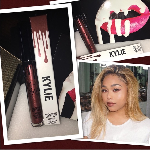 Kylie Metallic Lipstick in Reign