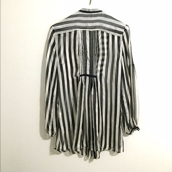 Flowy Chiffon-y Blouse - Picture 2 of 4