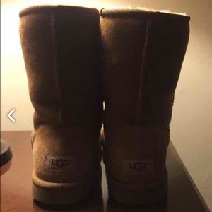 classic short uggs size 9 classic short uggs size 9