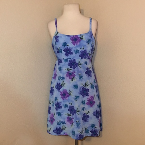 Gorgeous summer dress!! 🐬
