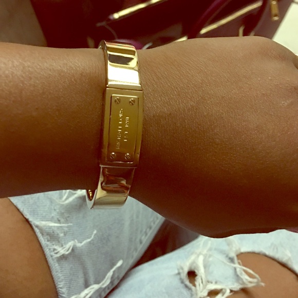 MICHALE KORS BRACLET GOLD EST.1981