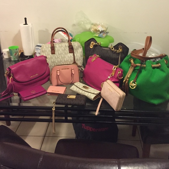 💕Just Sharing My MK's 👛👜 Collection 💕 - Picture 1 of 4