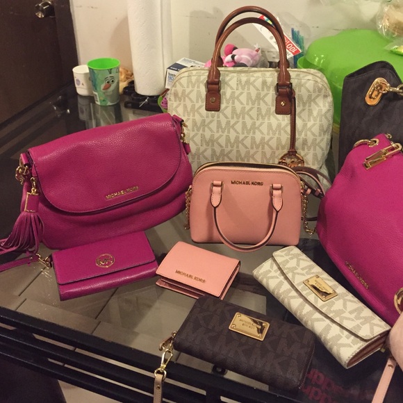 💕Just Sharing My MK's 👛👜 Collection 💕 - Picture 2 of 4